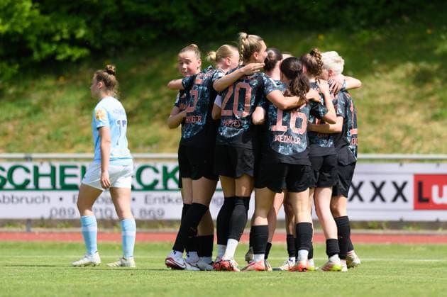 Aschheim, Germany, April 27th, 2025: Playes of FC Bayern Munich II celebrating during the 2. Frauen-Bundesliga match between FC Bayern Munich II and SG 99 Andernach at Sportpark Aschheim, Germany. (Sven Beyrich SPP) Copyright: xSvenxBeyrich SPPx spp-en-SvBe-20250427-D4S_0141
