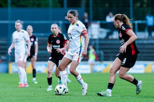 Google Pixel Frauen-Bundesliga, 1. FC Köln - Eintracht Frankfurt; 27.04.2025 Zweikampf Laura Feiersinger (1. FC Köln, 27), Lisanne Gräwe (Eintracht Frankfurt, 8) Google Pixel Frauen-Bundesliga, 1. FC Köln - Eintracht Frankfurt, Köln, Franz-Kremer-Stadion am 27.04.2025 DFB REGULATIONS PROHIBIT ANY USE OF PHOTOGRAPHS AS IMAGE SEQUENCES AND OR QUASI-VIDEO. Copyright: xBEAUTIFULxSPORTS Wunderlx