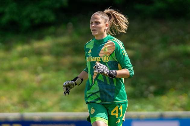 27.04.2025, Fußball, 2. Frauen-Bundesliga, 2024 2025, 23. Spieltag, FC Bayern München U 20 - SG 99 Andernach Anna Wellmann (41 Bayern München U20) während des Spiels. Aschheim Sportpark Aschheim Bayern Deutschland