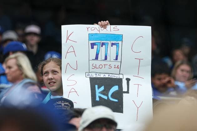 MLB, Baseball Herren, USA 2025: Astros Vs Royals APR 27 April 27, 2025: A fan holds up a sign during a game between Kansas City Royals and Houston Astros at Kauffman Stadium in Kansas City, MO. David Smith CSM (Credit Image: Â David Smith Cal Media) Kansas City Mo United States of America EDITORIAL USE ONLY Copyright: xx ZUMA-20250427_zma_c04_074.jpg DavidxSmithx csmphotothree379359