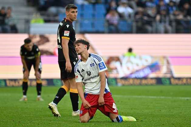 GER; 2. FBL,, Hamburger SV vs Karlsruher SC 27.04.2025, Volksparkstadion, Hamburg, GER; 2. FBL, Hamburger SV vs Karlsruher SC im Bild Otto Stange (Hamburg 49) enttaeuscht nach einem verschossenen Torschuss