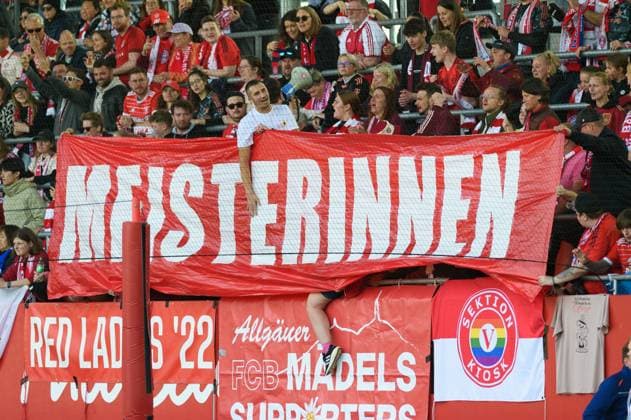 Munich, Germany, Apr 27th 2025: Fans of FC Bayern Munich showing a Meisterinnen banner just before the final whistle during the Google Pixel Frauen Bundesliga match between FC Bayern Munich and SC Freiburg at FC Bayern Campus, Munich, Germany. (Sven Beyrich SPP) Copyright: xSvenxBeyrich SPPx spp-en-SvBe-20250427-D4S_0400