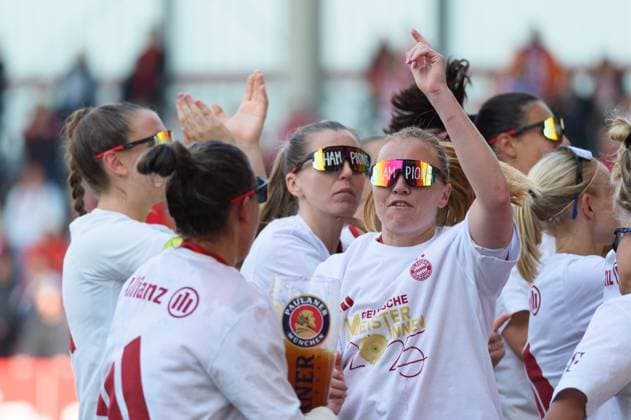 Munich, Germany, Apr 27th 2025: Glodis Viggosdottir (4 FC Bayern Munich) celebrates the championchip after the Google Pixel Frauen Bundesliga match between FC Bayern Munich and SC Freiburg at FC Bayern Campus, Munich, Germany. (Sven Beyrich SPP) Copyright: xSvenxBeyrich SPPx spp-en-SvBe-20250427-D4S_0459