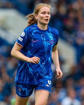 Sport Themen der Woche KW17 Sport Bilder des Tages UEFA Women s Champions League Semi-Final Chelsea v Barcelona Sjoeke Nusken of Chelsea Women in action during the UEFA Women s Champions League Semi-Final match Chelsea vs Barcelona at Stamford Bridge, London, United Kingdom, 27th April 2025 (Photo by Izzy Poles News Images) London Stamford Bridge Greater London United Kingdom Copyright: xIzzyxPoles NewsxImagesx