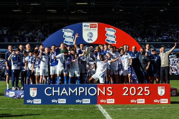 Sport Themen der Woche KW17 Sport Bilder des Tages Birmingham, England, April 27th 2025: Birmingham City celebrate after the Sky Bet League One football match between Birmingham City and Mansfield Town at St Andrews in Birmingham, England (Natalie Mincher SPP)  Copyright: xNataliexMincher SPPx spp-en-NaMi-335A6950