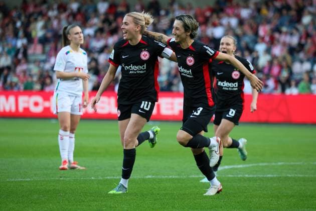 Bilder des Jahres 2025, Sport 04 April Sport Themen der Woche KW17 Sport Bilder des Tages Köln, Deutschland 27. April 2025: 1. BL - Frauen - 2024 2025 - 1. FC Köln vs. Eintracht Frankfurt Im Bild: v.li. Torschützin Laura Freigang (Eintracht Frankfurt) macht das Tor zum 3:0 für Eintracht Frankfurt und jubelt mit Sara Doorsoun (Eintracht Frankfurt) DFB regulations prohibit any use of photographs as image sequences and or quasi-video Rhein-Energie-Stadion Nordrhein Westfalen *** Cologne, Germany 27 April 2025 1 BL Women 2024 2025 1 FC Köln vs Eintracht Frankfurt In the picture from left goal scorer Laura Freigang Eintracht Frankfurt scores the goal for 3 0 for Eintracht Frankfurt and cheers with Sara Doorsoun Eintracht Frankfurt DFB regulations prohibit any use of photographs as image sequences and or quasi video Rhein Energie Stadion Nordrhein Westfalen Copyright: xFotostandx xFantinix