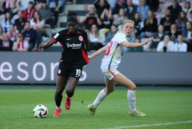 27.04.2025, xgrfx, Fussball Google Pixel Frauen-Bundesliga, 1.FC Köln - Eintracht Frankfurt v.l. Nicole Anyomi (Eintracht Frankfurt), Janina Hechler (1.FC Köln) (DFL DFB REGULATIONS PROHIBIT ANY USE OF PHOTOGRAPHS as IMAGE SEQUENCES and or QUASI-VIDEO) Köln