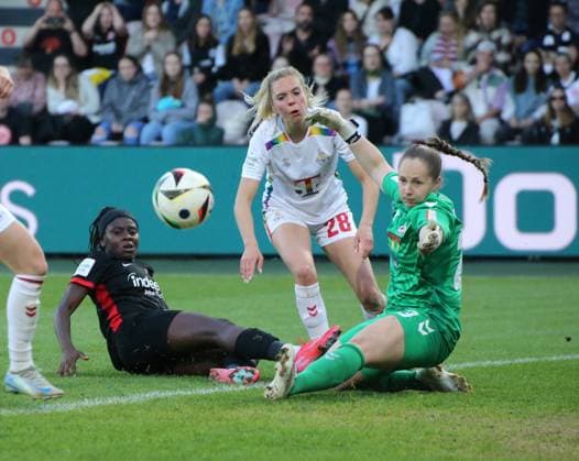 27.04.2025, xgrfx, Fussball Google Pixel Frauen-Bundesliga, 1.FC Köln - Eintracht Frankfurt v.l. Nicole Anyomi (Eintracht Frankfurt), Janina Hechler, Aurora Mikalsen (1.FC Köln) (DFL DFB REGULATIONS PROHIBIT ANY USE OF PHOTOGRAPHS as IMAGE SEQUENCES and or QUASI-VIDEO) Köln