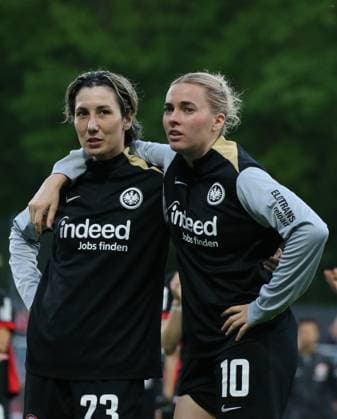 27.04.2025, xgrfx, Fussball Google Pixel Frauen-Bundesliga, 1.FC Köln - Eintracht Frankfurt v.l. Sara Doorsoun, Laura Freigang (Eintracht Frankfurt) (DFL DFB REGULATIONS PROHIBIT ANY USE OF PHOTOGRAPHS as IMAGE SEQUENCES and or QUASI-VIDEO) Köln