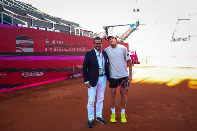 Joao Fonseca of Brazil practices on site during the day 2 of the Millennium Estoril Open 2025 - 27 Apr 2025 Joao Fonseca (R) of Brazil meets the Estoirl Open Director João Zilhão (L) during his first practice on site during the day 2 of the Millennium Estoril Open 2025. Estoril Portugal Copyright: xMiguelxReisx xSOPAxImagesx Fonseca MR 02