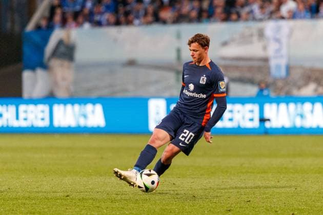 Lukas Reich (München) ; GER, FC Hansa Rostock vs. TSV 1860 München, Fußball, Männer, 3. Liga, 35.Spieltag, Spielzeit 2024 2025, 25.04.2025 Rostock Ostseestadion Mecklenburg - Vorpommern Deutschland