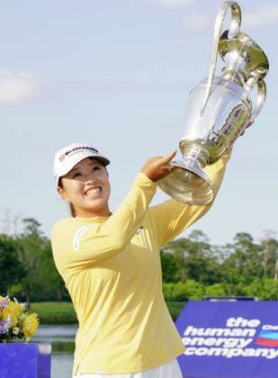 Golf: Chevron Championship Japanese golfer Mao Saigo holds the victor s trophy after winning the Chevron Championship in a five-way playoff at The Club at Carlton Woods in The Woodlands, Texas, on April 27, 2025.  A14AA0004499851P