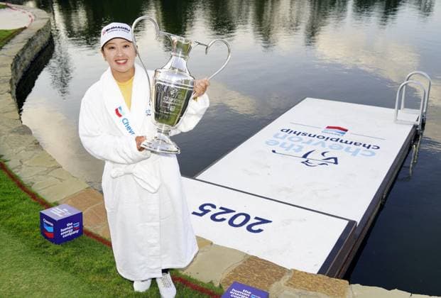 Golf: Chevron Championship Japanese golfer Mao Saigo holds the victor s trophy after winning the Chevron Championship in a five-way playoff at The Club at Carlton Woods in The Woodlands, Texas, on April 27, 2025.  A14AA0004500782P