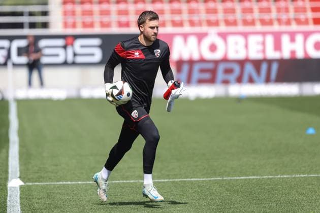 3. Liga; FC Ingolstadt 04 - Arminia Bielefeld; vor dem Spiel Torwart Boevink Pelle (26 FCI) 3. Liga - FC Ingolstadt 04 Saison 2024 2025