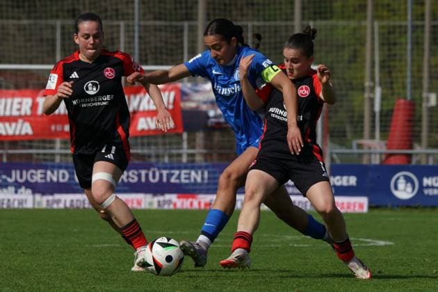 27.04.2025 - Fussball - Saison 2024 2025 - 2. Frauen - Fussball - Bundesliga - 23. Spieltag: 1. FC Nürnberg FCN ( Club Clubfrauen ) - SV Meppen - Sportfoto Zink ChPr - xdcxcpx - 27.04.2025 - Fussball - Saison 2024 2025 - 2. Frauen - Fussball - Bundesliga - 23. Spieltag: 1. FC Nürnberg FCN ( Club Clubfrauen ) - SV Meppen - Sportfoto Zink ChPr - xdcxcpx - Jonna Brengel (17, 1. FC Nürnberg FCN ), Selma Licina (18, SV Meppen ), Marina Scholz (7, 1. FC Nürnberg FCN )