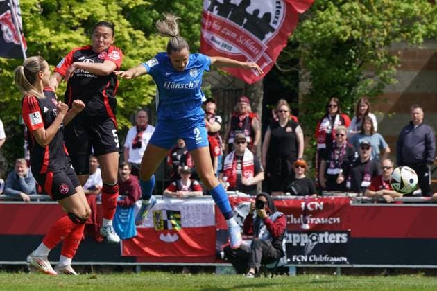 27.04.2025 - Fussball - Saison 2024 2025 - 2. Frauen - Fussball - Bundesliga - 23. Spieltag: 1. FC Nürnberg FCN ( Club Clubfrauen ) - SV Meppen - Sportfoto Zink ChPr - xdcxcpx - 27.04.2025 - Fussball - Saison 2024 2025 - 2. Frauen - Fussball - Bundesliga - 23. Spieltag: 1. FC Nürnberg FCN ( Club Clubfrauen ) - SV Meppen - Sportfoto Zink ChPr - xdcxcpx - Medina Desic (10, 1. FC Nürnberg FCN ), Clara Fröhlich (5, 1. FC Nürnberg FCN ), Jenske Steenwijk (2, SV Meppen )