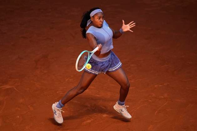 April 28, 2025, Madrid, Madrid, Spain: Coco Gauff of USA in action against Belinda Bencic of Switzerland during the Mutua Madrid Open 2025, ATP, Tennis Herren Masters 1000 and WTA, Tennis Damen 1000 tennis tournament, celebrated at Caja Magica on April 28, 2025 in Madrid, Spain. Madrid Spain - ZUMAa181 20250428_zaa_a181_040 Copyright: xOscarxJ.xBarrosox