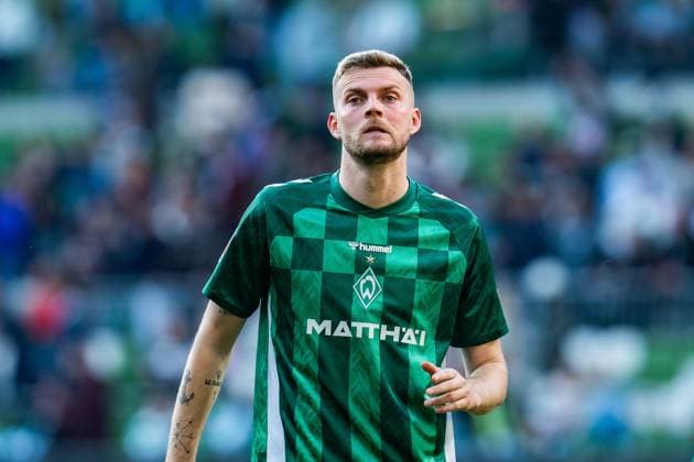 27.04.2025, Werder Bremen vs. FC St. Pauli, 1. Bundesliga, 31. Spieltag Marvin Duksch (Werder Bremen, 7) unzufrieden unglücklich traurig enttäuscht Wichtiger Hinweis: Gemaess den Vorgaben der DFL Deutsche Fussball Liga bzw. des DFB Deutscher Fussball-Bund ist es untersagt, in dem Stadion und oder vom Spiel angefertigte Fotoaufnahmen in Form von Sequenzbildern und oder videoaehnlichen Fotostrecken zu verwerten Copyright: xBahhoxKarax