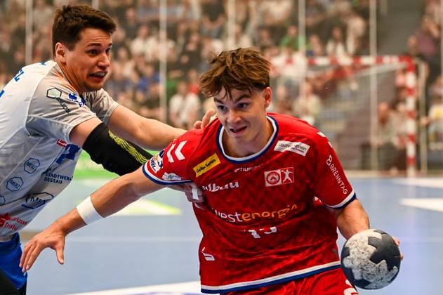 Nils Homscheid TuSEM Essen - Dessau-Rosslauer HV 06 27.04.2025 Nils Homscheid (TuSEM Essen), 2. Handball Bundesliga TuSEM Essen - Dessau-Rosslauer HV 06 am 27. April 2025 in der Sporthalle am Hallo, Essen. Endstand: 27:28. *** Nils Homscheid TuSEM Essen Dessau Rosslauer HV 06 27 04 2025 Nils Homscheid TuSEM Essen , 2 Handball Bundesliga TuSEM Essen Dessau Rosslauer HV 06 on April 27, 2025 in the Sporthalle am Hallo, Essen Final score 27 28