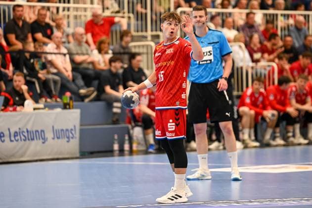 Nils Homscheid TuSEM Essen - Dessau-Rosslauer HV 06 27.04.2025 Nils Homscheid (TuSEM Essen), 2. Handball Bundesliga TuSEM Essen - Dessau-Rosslauer HV 06 am 27. April 2025 in der Sporthalle am Hallo, Essen. Endstand: 27:28. *** Nils Homscheid TuSEM Essen Dessau Rosslauer HV 06 27 04 2025 Nils Homscheid TuSEM Essen , 2 Handball Bundesliga TuSEM Essen Dessau Rosslauer HV 06 on April 27, 2025 in the Sporthalle am Hallo, Essen Final score 27 28