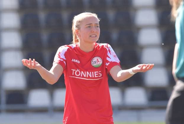 27.04.2025, Fussball, GER, 2. FRAUEN-BUNDESLIGA, Saison 2024 2025, 23. Spieltag, TÖNNIES-ARENA, RHEDA-WIEDENBRÜCK FSV Gütersloh - SC Freiburg II 0 : 4 Nele Schmidt (FSV Gütersloh), Aktion, Einzelbild, Quer, Mimik, Gestik