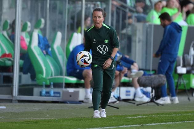 VfL vs. Hoffenheim, BL Frauen Wolfsburg, 28.04.2025, FUßBALL - VfL Wolfsburg vs. TSG 1899 Hoffenheim, Google Pixel Frauen-Bundesliga, Saison 2024 25. Interimstrainerin Sabrina Eckhoff (VfL Wolfsburg) Wolfsburg