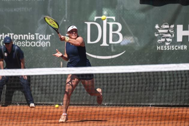 28.04.2025, GER, Frauen, Wiesbaden Tennis Open - 2. Runde - Qualifikation Einzel Carolina Kuhl (GER) während des Spiels. Wiesbaden-Nordenstadt T2 Sports Health Club Hessen Deutschland