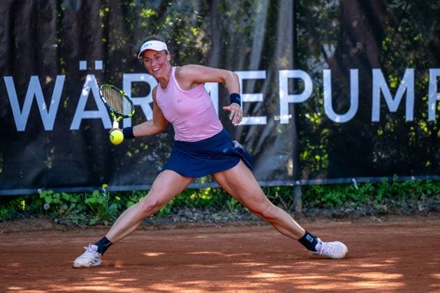 28.04.2025, GER, Frauen, Wiesbaden Tennis Open - 2. Runde - Qualifikation Einzel Stephanie Wagner (GER) holt aus, um den Ball zu spielen. Wiesbaden-Nordenstadt T2 Sports Health Club Hessen Deutschland