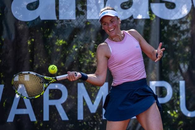28.04.2025, GER, Frauen, Wiesbaden Tennis Open - 2. Runde - Qualifikation Einzel Stephanie Wagner (GER) holt aus, um den Ball zu spielen. Wiesbaden-Nordenstadt T2 Sports Health Club Hessen Deutschland
