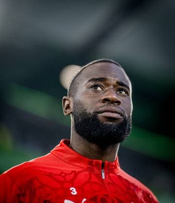 Leipzigs Lutsharel Geertruida. Fussball 1. Bundesliga, 29. Spieltag: VfL Wolfsburg - RB Leipzig 2:3. 11. April 2025: Wolfsburg, Volkswagen Arena. VfL Wolfsburg - RB Leipzig 2:3