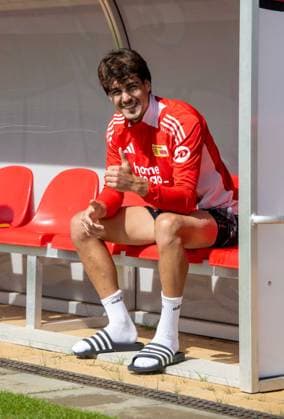 Fussball, Herren, Saison 2024 2025, 1. Bundesliga, 1. FC Union Berlin, Training, Diogo Leite (1. FC Union Berlin) auf der Bank, 29.04. 2025, Copyright: xMatthiasxKochx