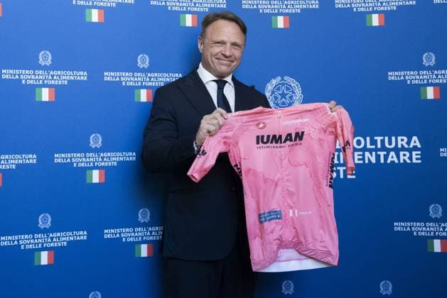 Sport Themen der Woche KW18 Sport Bilder des Tages Foto IPP Diego Nangano Cappello Roma 29-04-2025 Presentazione della Maglia Rosa del 108° Giro D’Italia nella foto: Francesco Lollobrigida (Ministro dell Agricoltura) Italy Photo Press - World Copyright italy ITALY  Copyright: xR4924_italyphotopressx