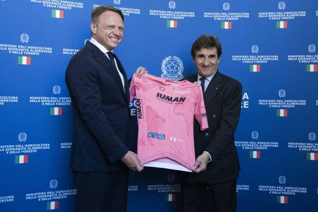 Foto IPP Diego Nangano Cappello Roma 29-04-2025 Presentazione della Maglia Rosa del 108° Giro D’Italia nella foto: Francesco Lollobrigida (Ministro dell Agricoltura), Urbano Cairo (Presidente di RCS). Italy Photo Press - World Copyright italy ITALY  Copyright: xR4924_italyphotopressx