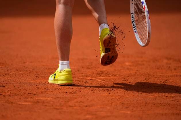April 29, 2025, Madrid, Madrid, Spain: Iga Swiatek of Poland in action against Diana Shnaider of Russia during the Mutua Madrid Open 2025, ATP, Tennis Herren Masters 1000 and WTA, Tennis Damen 1000 tennis tournament, celebrated at Caja Magica on April 29, 2025 in Madrid, Spain. Madrid Spain - ZUMAa181 20250429_zaa_a181_030 Copyright: xOscarxJ.xBarrosox