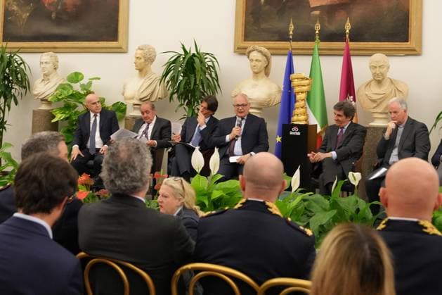 Stefano Baringelli Mauro Vegni Alessandro Onorato Roberto Gualtieri Urbano Cairo Paul Tighe Paolo Bellino Vincenzo Nibali during the Presentation of the Grand Arrival of Giro d Italia 108 in Rome, Italy - Tuesday April 29, 2025 - cycling ( Photo by Alfredo Falcone LaPresse )  Copyright: xAlfredoxFalcone LaPressex