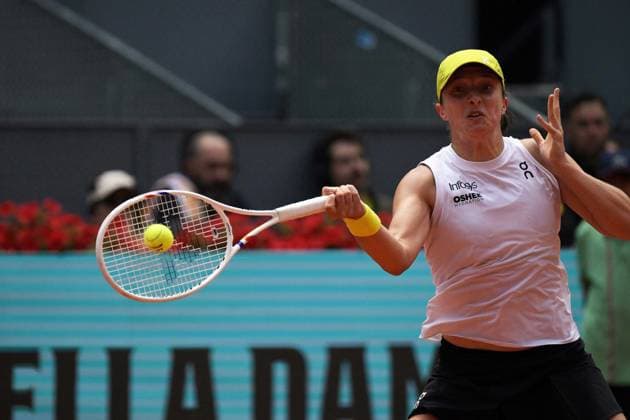 April 29, 2025, Madrid, Madrid, Spain: IGA SWIATEK of Poland in action against DIANA SHNAIDER of Russia in the fourth round on Day Eight of the Mutua Madrid Open at La Caja Magica. Madrid Spain - ZUMAd308 20250429_zsp_d308_015 Copyright: xJuanxCarlosxLucasx