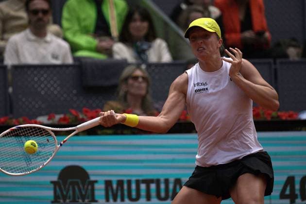 April 29, 2025, Madrid, Madrid, Spain: IGA SWIATEK of Poland in action against DIANA SHNAIDER of Russia in the fourth round on Day Eight of the Mutua Madrid Open at La Caja Magica. Madrid Spain - ZUMAd308 20250429_zsp_d308_014 Copyright: xJuanxCarlosxLucasx