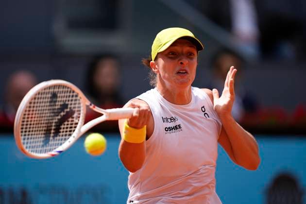 April 29, 2025, Madrid, Spain: IGA SWIATEK of Poland in action against D. Shnaider of Russia during the Mutua Madrid Open 2025, ATP, Tennis Herren Masters 1000 and WTA, Tennis Damen 1000 tennis tournament, celebrated at Caja Magica in Madrid, Spain. Swiatek won 6:0, 6:7, 6:4. Madrid Spain - ZUMAa181 20250429_zaa_a181_029 Copyright: xOscarxJ.xBarrosox