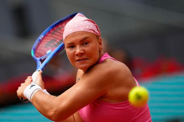 Mutua Madrid Open - Day Eight Diana Shnaider in action during the match between Iga Swiatek of Poland and Diana Shnaider of Russia in the fourth round on Day Eight of the Mutua Madrid Open 2025, ATP, Tennis Herren Masters 1000 and WTA, Tennis Damen 1000, tournament celebrates at La Caja Magica on April 29, 2025 in Madrid, Spain. Madrid Spain  Copyright: xJosexBretonx originalFilename:bretonhernandez-mutuamad250429_np7O1.jpg