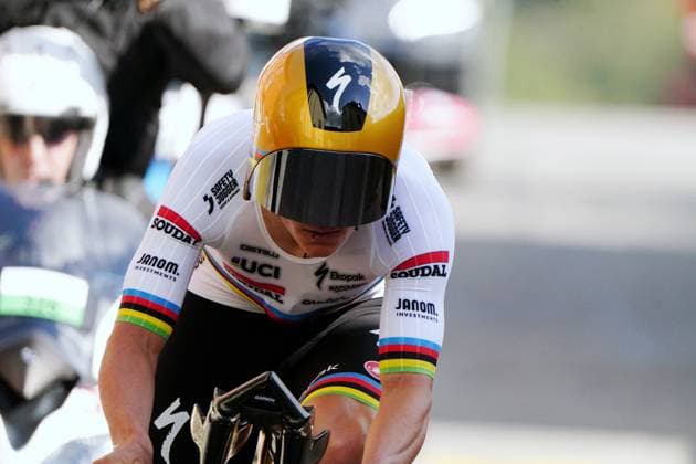 29.04.2025 Schweiz. Tour de Romandie Prolog Saint-Imier - Saint-Imier. Bild : Remco Evenepoel (BEL) Team Soudal Quickstep Aktion Einzelbild