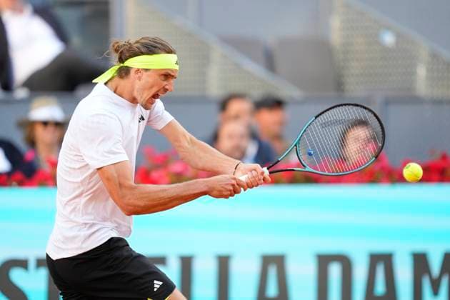 Mutua Madrid Open - Day Eight Alexander Zverev dejected after lossing the match between Francisco Cerundolo of Argentina and Alexander Zverev of Germany during the Men s Singles Round of 16 match on Day Eight of the Mutua Madrid Open 2025, ATP, Tennis Herren Masters 1000 and WTA, Tennis Damen 1000, tournament celebrates at La Caja Magica on April 29, 2025 in Madrid, Spain. Madrid Spain  Copyright: xJosexBretonx originalFilename:bretonhernandez-mutuamad250429_npLOz.jpg