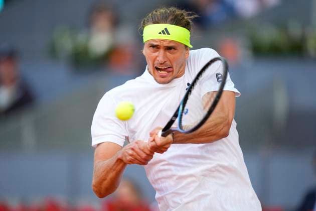 Mutua Madrid Open - Day Eight Alexander Zverev in action during the match between Francisco Cerundolo of Argentina and Alexander Zverev of Germany during the Men s Singles Round of 16 match on Day Eight of the Mutua Madrid Open 2025, ATP, Tennis Herren Masters 1000 and WTA, Tennis Damen 1000, tournament celebrates at La Caja Magica on April 29, 2025 in Madrid, Spain. Madrid Spain  Copyright: xJosexBretonx originalFilename:bretonhernandez-mutuamad250429_npUcc.jpg