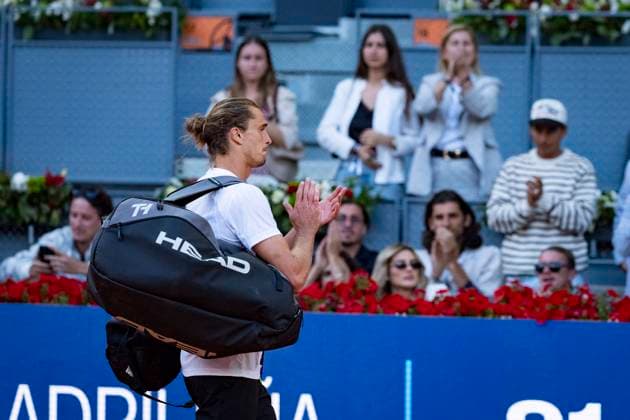 Mutua Madrid Open 2025 Alexander Zverev of Germany leaves the field after been defeated by Francisco Cerundolo of Argentina in the match of the Mutua Madrid Open 2025 tournament celebrated at La Caja Magica on April 29, 2025 in Madrid, Spain. Madrid La Caja Magica Madrid Spain Copyright: xAlbertoxGardinx AGardin_20250429_Mutua_Madrid_Open_0820