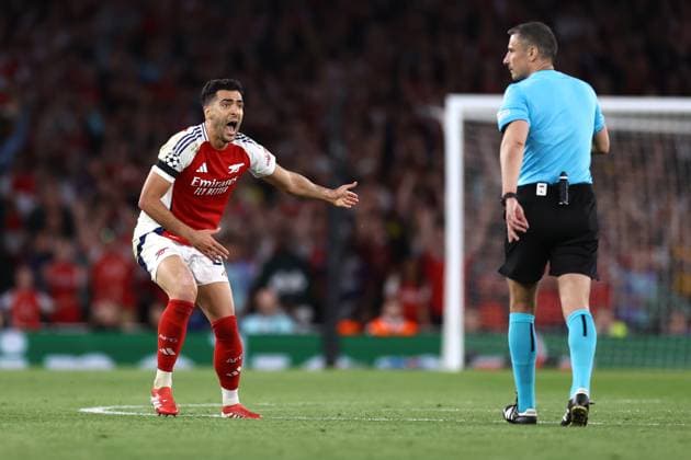 Arsenal v Paris Saint-Germain 29 April 2025, London - UEFA Champions League - Semi Final - First Leg - Arsenal v Paris Saint-Germain - Mikel Merino of Arsenal shouts at referee Slavko Vincic - Photo: Jacques Feeney Offside. London UK Copyright: xJacquesxFeeneyx xOffsidexOffside