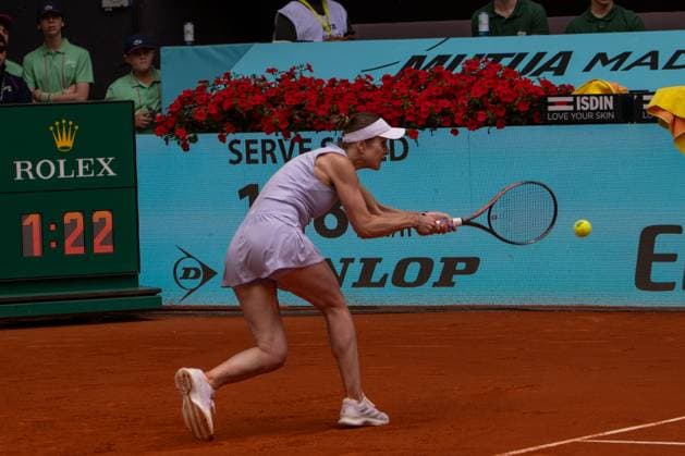 Elina Svitolina Vs Maria Sakkari in Madrid, Spain - 29 Apr 2025 Ukrainian Elina Svitolina plays against Greek Maria Sakkari (not visible) during a match at the 2025 Mutua Madrid Open, held at La Caja Mágica. Final score: 6-3 6-3 for Svitolina Madrid Spain Copyright: xDavidxCanalesx xSOPAxImagesx DCOpenMadridSvitolinaSakkari-32
