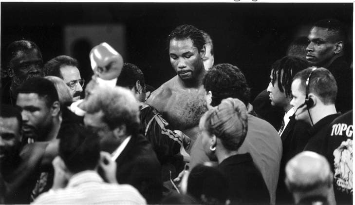 Archivbilder der Woche SPORT KW18 RECORD DATE NOT STATED. Lennox Lewis Lennox Lewis looking dazed after defeat by Oliver McCall Boxing Copyright: xDavidxAshdownx DMGTCHPDPICT000405311839