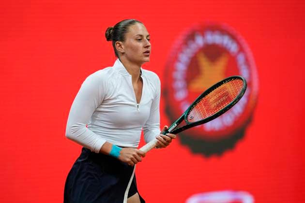 April 29, 2025, Madrid, Madrid, Spain: Marta Kostiuk of Ukraine in action against Anastasiya Potapova of Russia during the Mutua Madrid Open 2025, ATP, Tennis Herren Masters 1000 and WTA, Tennis Damen 1000 tennis tournament, celebrated at Caja Magica on April 29, 2025 in Madrid, Spain. Madrid Spain - ZUMAa181 20250429_zaa_a181_482 Copyright: xOscarxJ.xBarrosox
