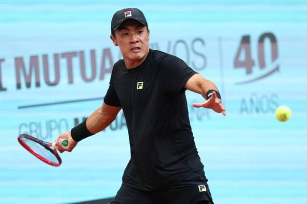 April 29, 2025, Madrid, Madrid, Spain: Brandon Nakashima of USA in action against Daniil Medvedev of Rusia during the Mutua Madrid Open 2025, ATP, Tennis Herren Masters 1000 and WTA, Tennis Damen 1000 tennis tournament, celebrated at Caja Magica on April 29, 2025 in Madrid, Spain. Madrid Spain - ZUMAa181 20250429_zaa_a181_546 Copyright: xIrinaxR.xHipolitox