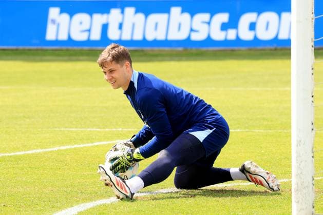 DEU, DFL, 2. FBL Hertha BSC, Training, 30.04.2025, Sportforum, Berlin, DEU, DFL, 2. FBL Hertha BSC, Training, im Bild Tjark Ernst (Hertha BSC Berlin 1) DFL - regulations prohibit any use of Photographs as image sequences and or quasi-video