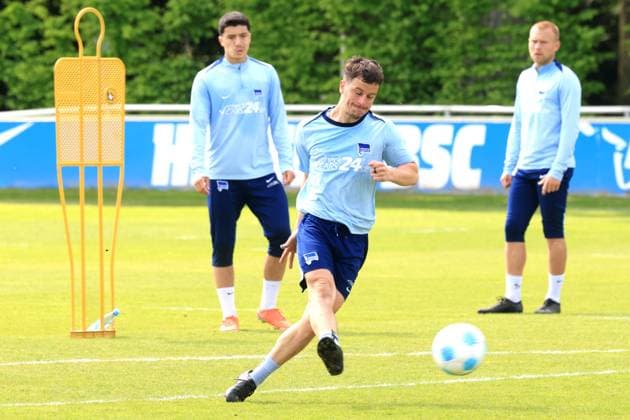 DEU, DFL, 2. FBL Hertha BSC, Training, 30.04.2025, Sportforum, Berlin, DEU, DFL, 2. FBL Hertha BSC, Training, im Bild Diego Demme (Hertha BSC Berlin 6) DFL - regulations prohibit any use of Photographs as image sequences and or quasi-video
